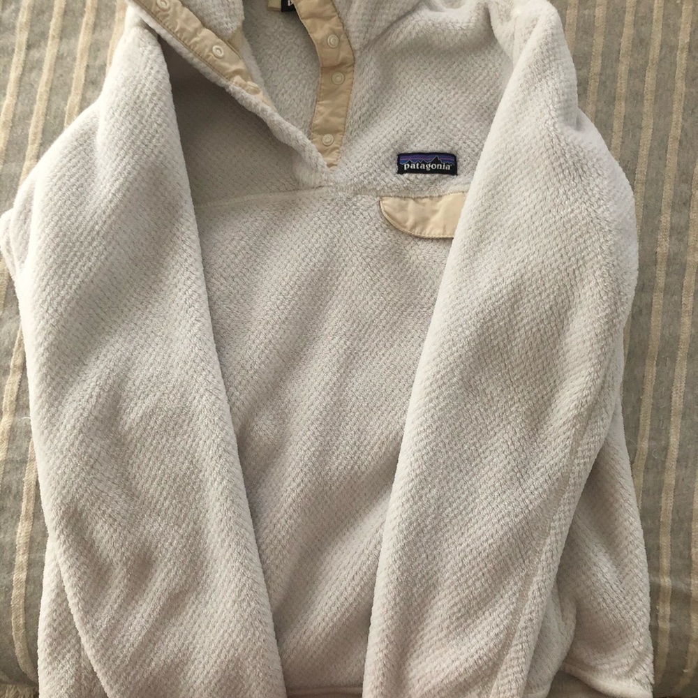 Women’s white Patagonia pullover